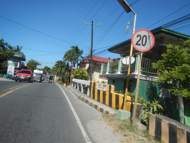 Speed limit sign displaying "Speed Limit" and "50 mph" indicating a maximum speed of 50 miles per hour.