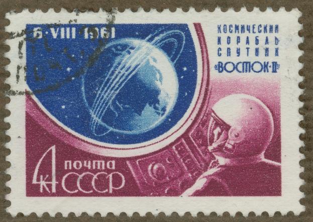 Eine Briefmarke mit einem Mann im Weltraumanzug mit entschlossener Miene, umgeben von der Text 'Marke' in fetter, weißer Schrift.