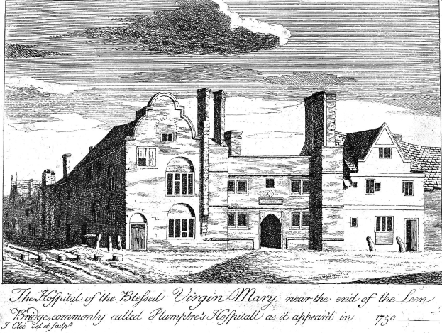 Schwarze und weiße Zeichnung eines Gebäudes mit Fenstern und Türen, umgeben von Bäumen unter einem bewölkten Himmel, mit Text unten, der lautet "Das Hospital der Heiligen Jungfrau Maria, nahe dem Ende der Leven Bridge, allgemein bekannt als Plumptons Hospital, wie es 1750 erscheint".