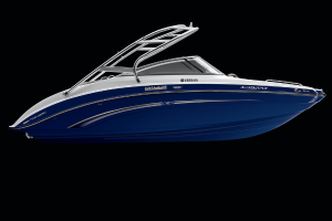 Ein Boot auf dem Wasser treibend.