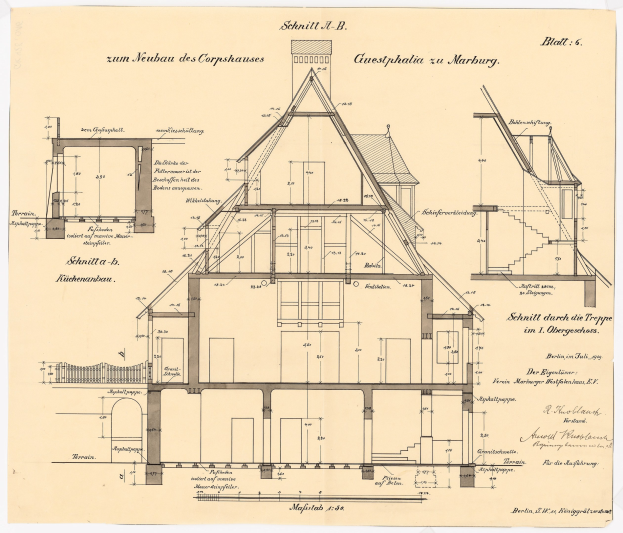 Ein detailliertes architektonisches Zeichnung eines historischen deutschen Hauses mit zahlreichen Fenstern und einem Dach mit Satteldächern, begleitet von Strukturplänen und Text auf altem Papier.