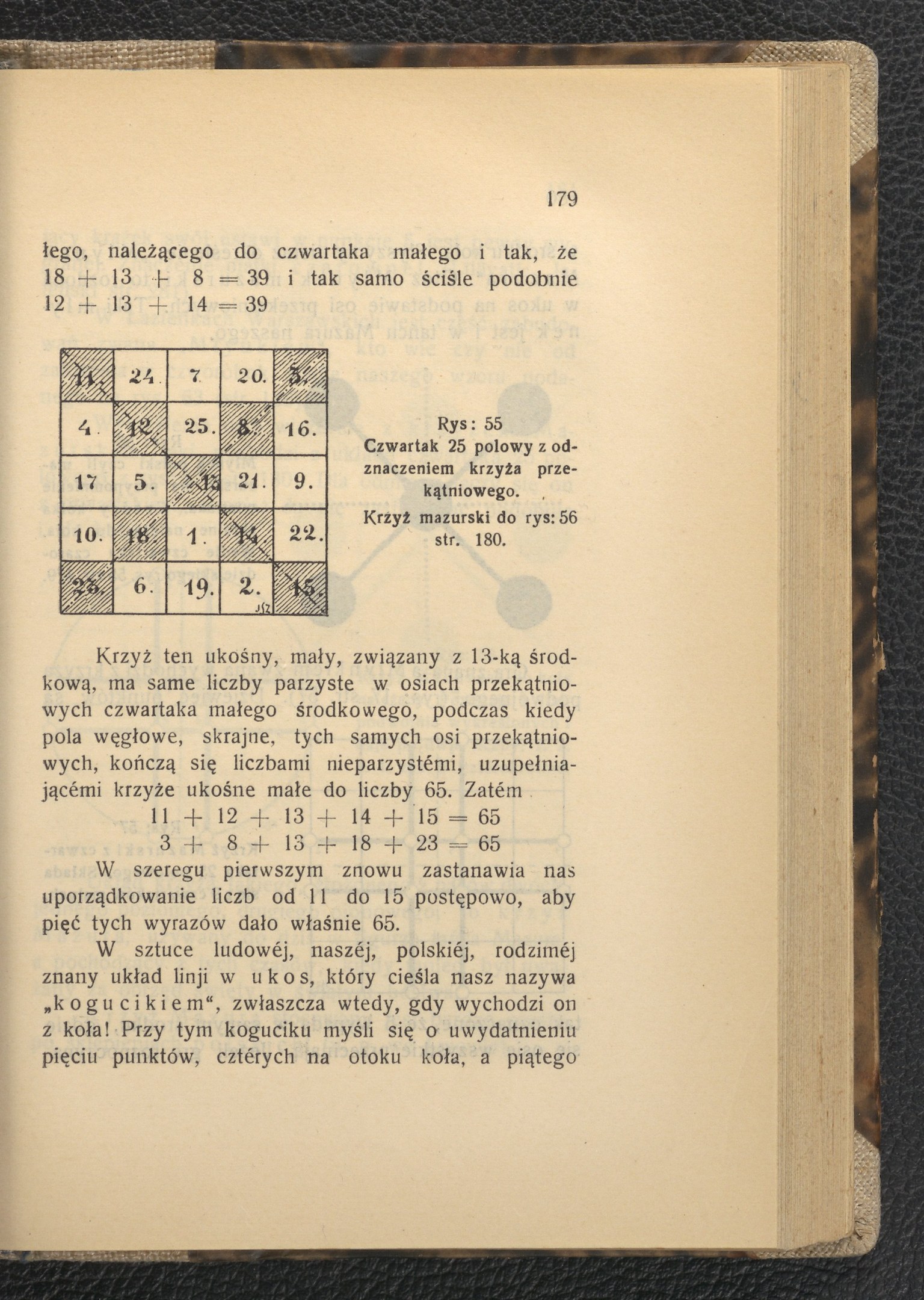 Offenes Buch mit einem Kreuzworträtsel auf einer Fläche, enthält Text und nummerierte Hinweise.