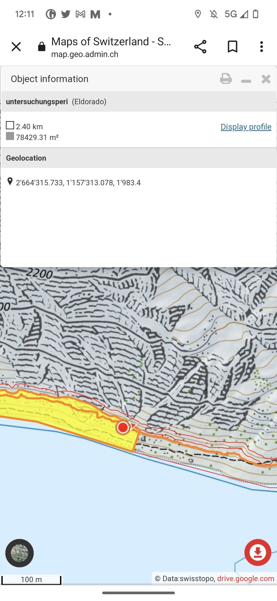 Topografische Karte der Schweiz auf einem Mobilbildschirm mit begleitendem Text und Icons angezeigt.