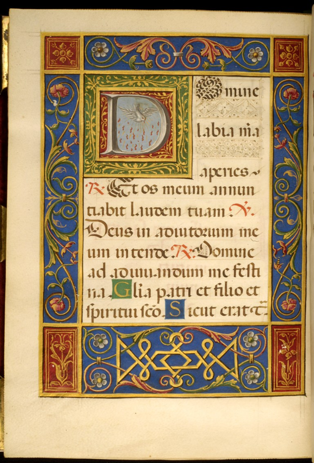 Ein offenes Buch, das ein illuminiertes Manuskript zeigt, mit einem großen Buchstaben 'D', umgeben von kunstvollen Designs und Text in leuchtenden Farben.