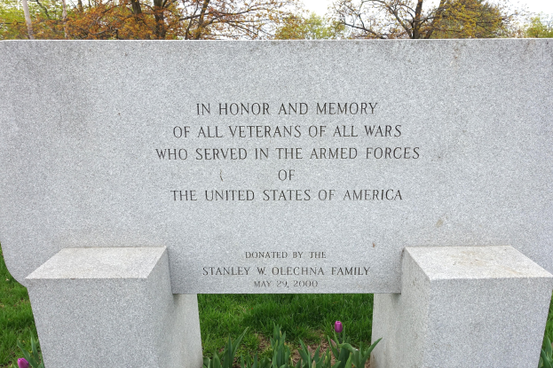 Emotionaler Ruckmarsch zu Memorial Day ehrt Veteranen und sammelt Lebensmittelspenden