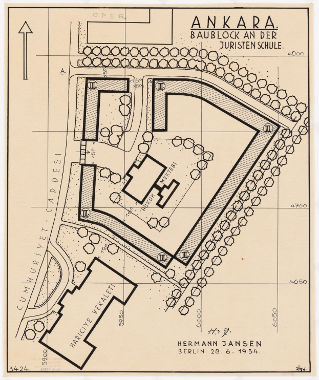 Black and white architectural site plan for the Ankara Baublock at the Juristen Schule in Berlin, showing the building layout and surrounding area with text annotations.
