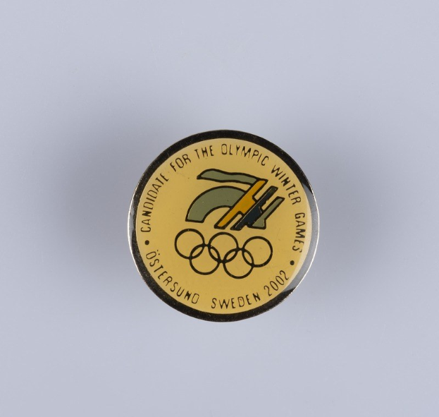 Jay D. Vance Ankunft in Mailand bei den Olympischen Spielen mit einer Flotte von 14 Flugzeugen und einer 100-wagen starken Kolonne