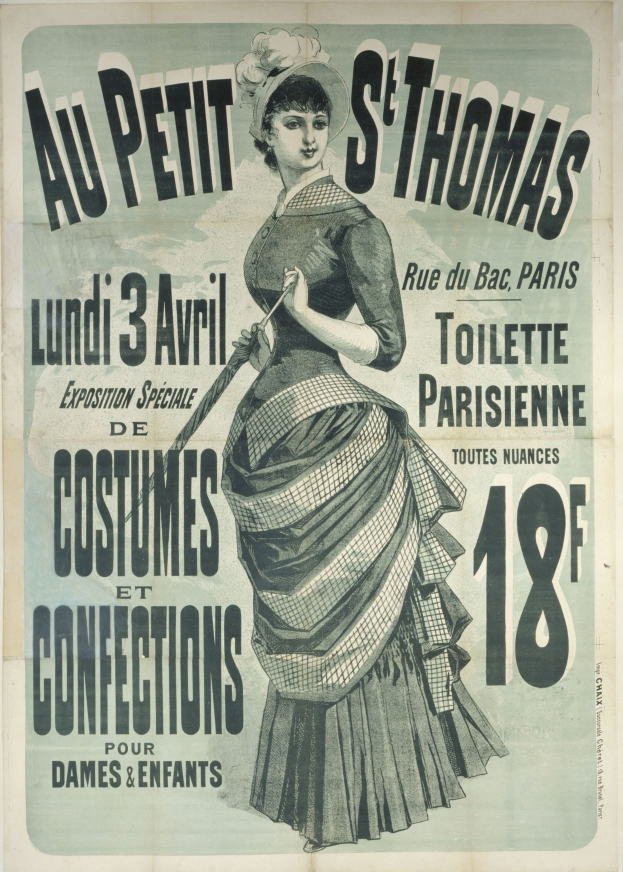 Ein Vintage-Plakat für eine Kostümvorstellung, das eine Frau in einem langen, hochgeschlossenen, langärmeligen Kleid mit einem Dutt zeigt, anmutig mit gefalteten Händen posiert.