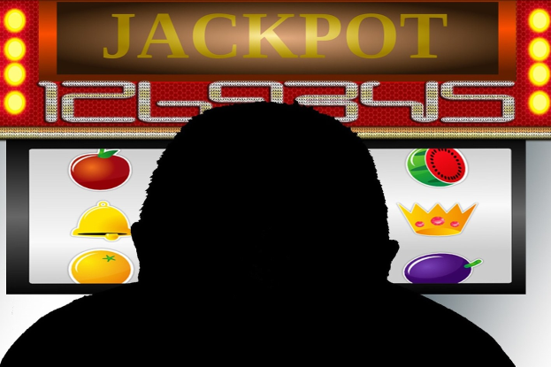 Ein Mann spielt ein Online-Slot-Spiel mit einer "Jackpot"-Anzeige, umgeben von frucht-themen Icons und Text.