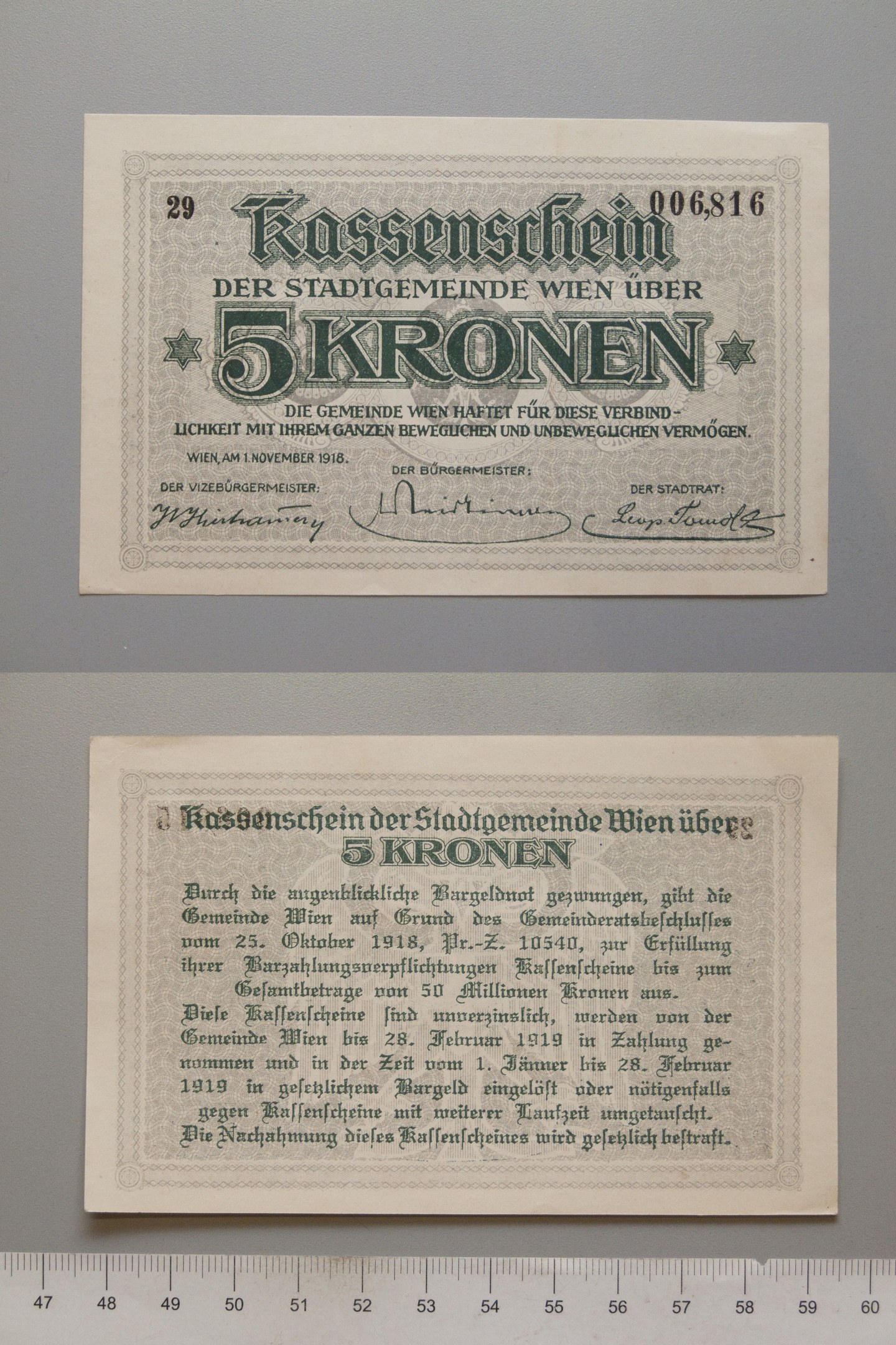 Alte deutsche 5 Kronen-Banknote mit einem Lineal am unteren Bildrand.