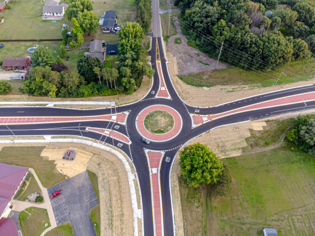 Mini-Rundverkehrskreisel in Dieringhausen eröffnet