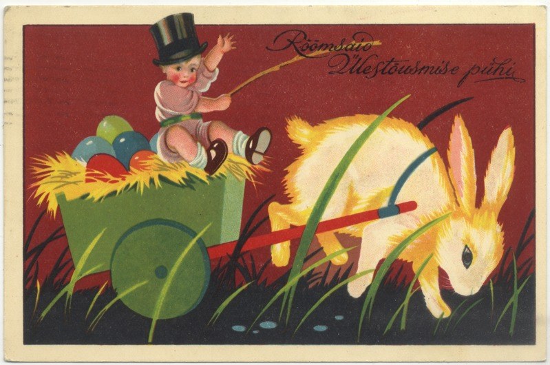 Alte Postkarte mit einem Baby in einem Zylinder, das einen Karren voller bunter Ostereier schiebt, begleitet von einem Hasen, mit handgeschriebener Ostergrü├čung.