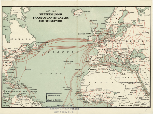 Schwarz-weiß-Karte der Western-Union-Transatlantik-Telegraphenkabelrouten und -Anschlusspunkte zwischen Kontinenten mit fetten Etiketten, die wichtige Standorte markieren.