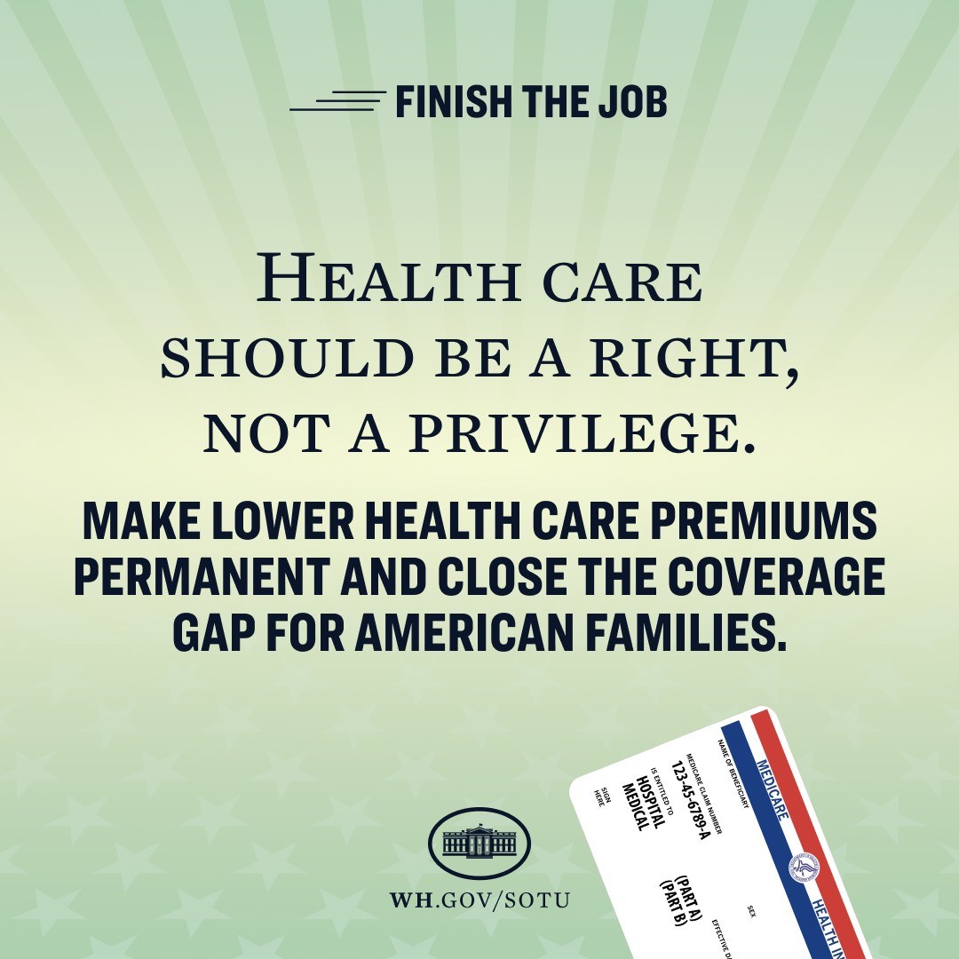 Plakat mit dem Text "Beende den Job: Gesundheit sollte ein Recht und nicht ein Privileg sein" und einer Karte mit der Aufschrift "Mache niedrigere Gesundheitskosten dauerhaft und schließe die Versorgungslücke für amerikanische Familien."