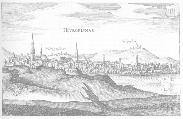 Schwarz-weiß-Zeichnung von Hovegesismar, Deutschland, mit Bergen im Hintergrund und begleitendem Text.